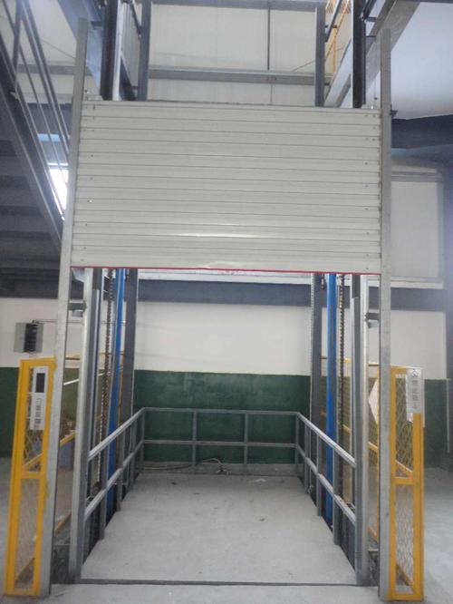 導軌式升降平臺